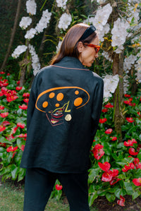 Vest de Linho Preta Woman In Hat